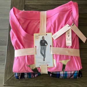 🩷🩷🩷 NWT Victoria Secret pajama.  Great for any occasion gift!!